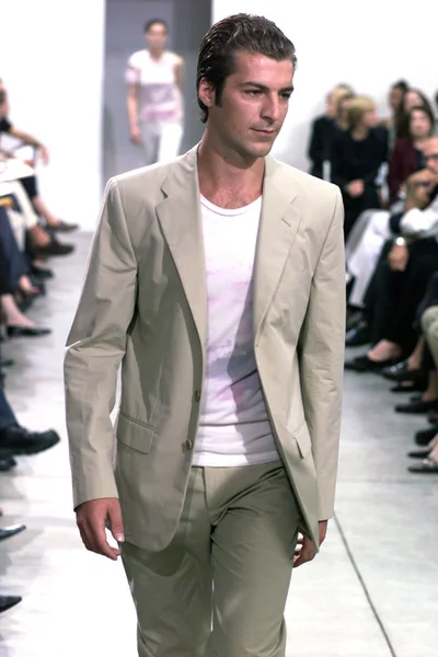 Look 15